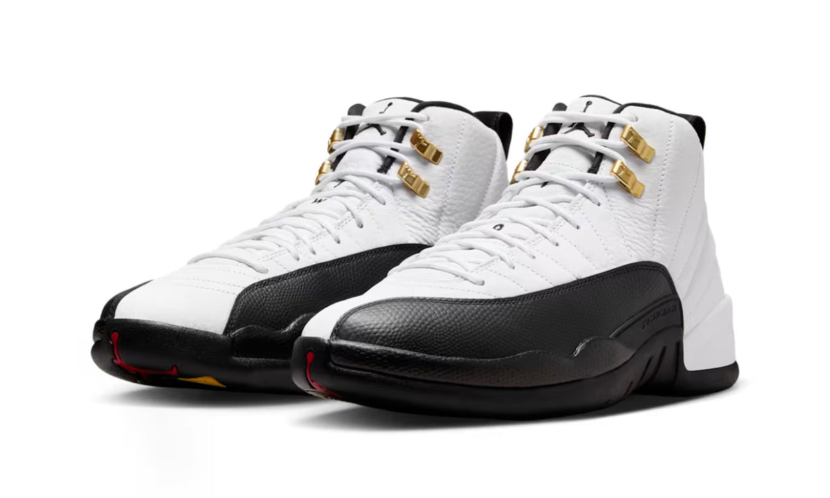 Air Jordan 12 Retro Taxi (2025) (GS) 153265-117 — Vista 2