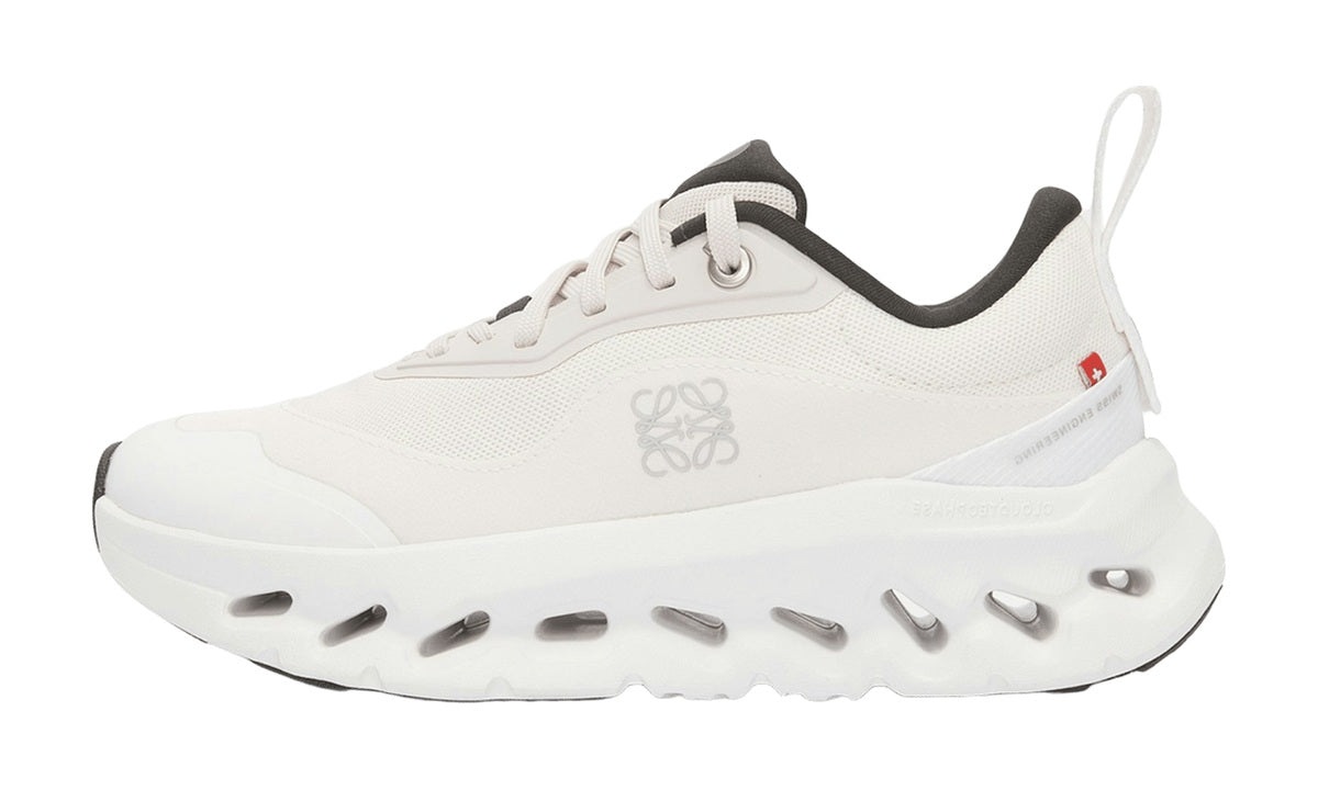 On Running Cloudtilt 2 LOEWE Sand White — vista 1