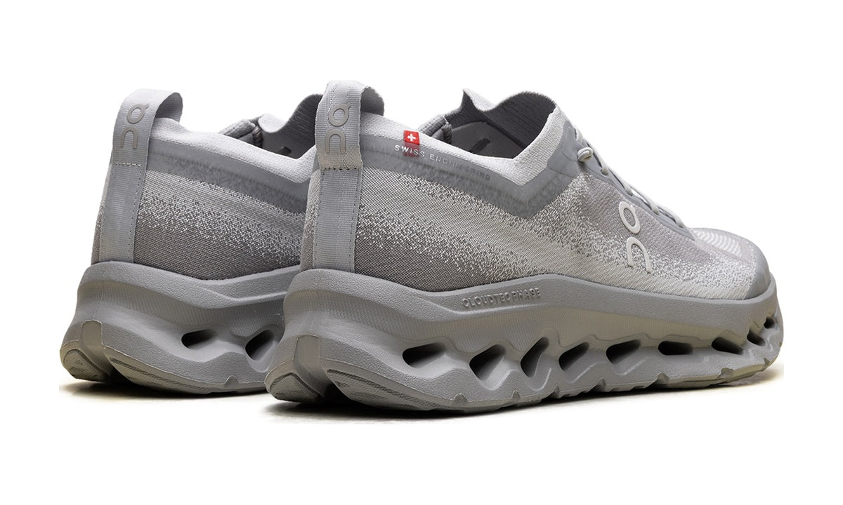 On Running Cloudtilt Moon Zendaya Glacier Alloy — vista 3