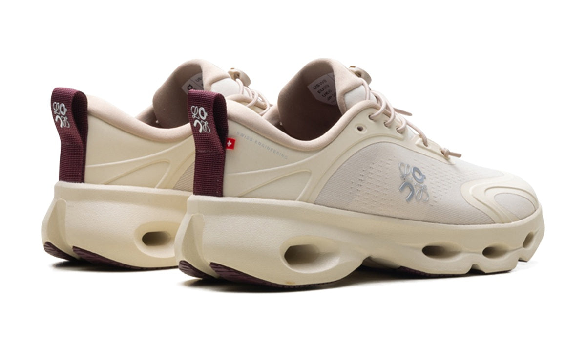 On Running Cloudsolo LOEWE Sand Burgundy (Women's) — vista 3