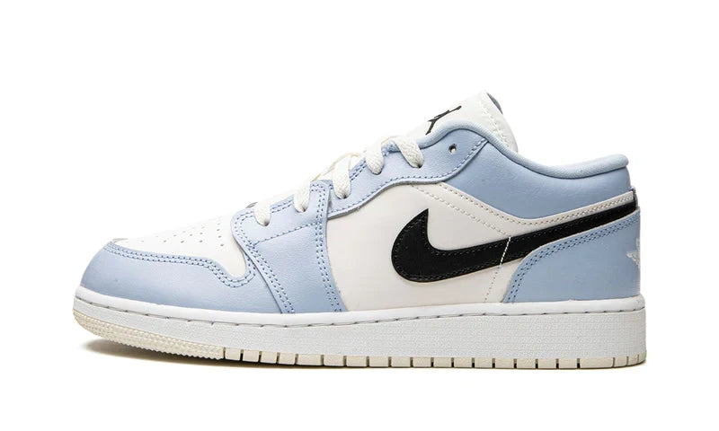 Air Jordan 1 Low Ice Blue (GS) 554723-401 — Vista 1