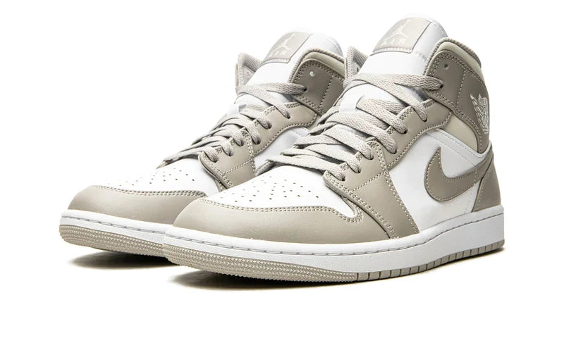 Air Jordan 1 Mid Linen 554724-082 — Vista 2