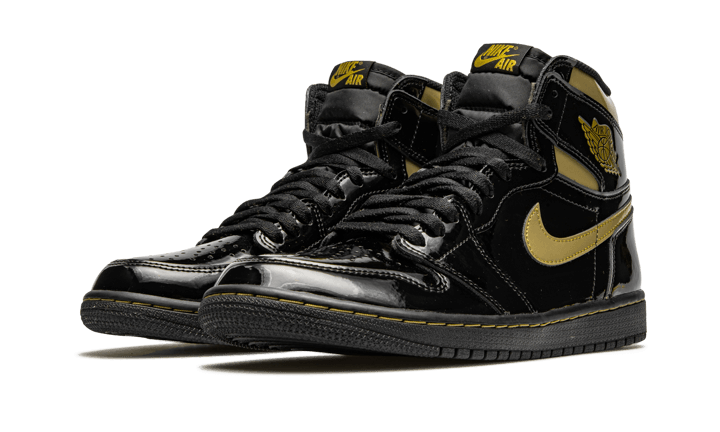 Air Jordan 1 Retro High Black Metallic Gold 555088-032 — Vista 2