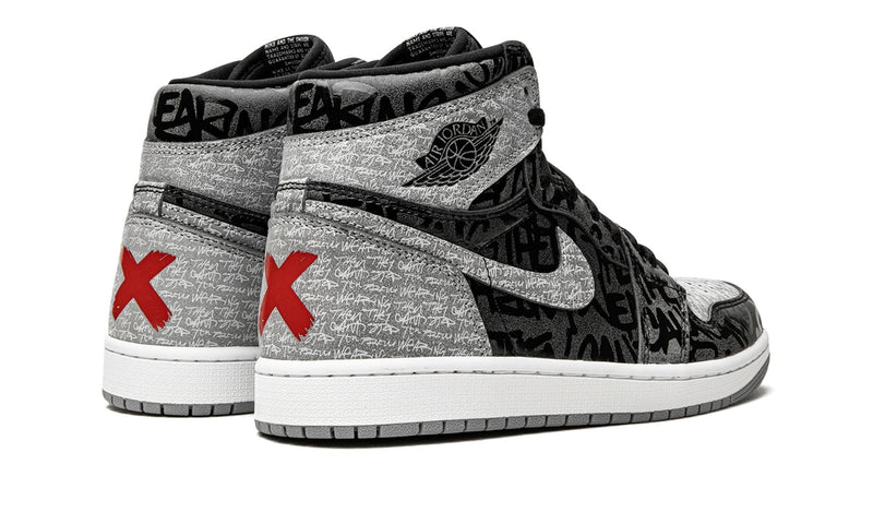 Air Jordan 1 Retro High OG Undefeated Rebellionaire 555088-036 — Vista 3