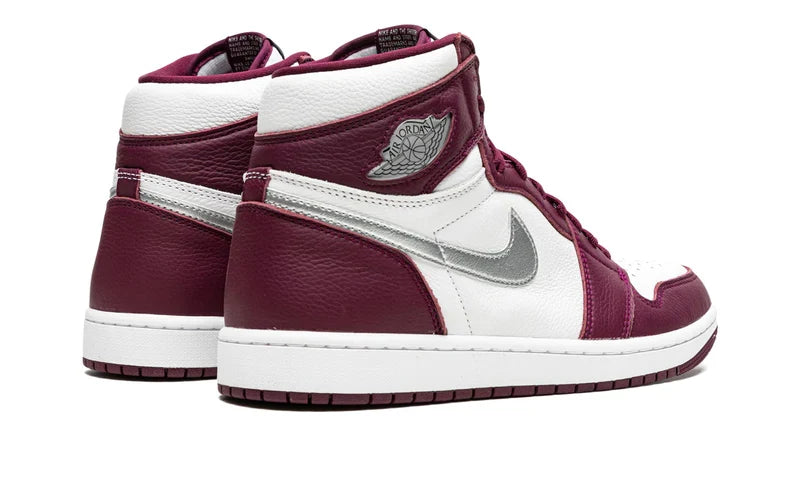Air Jordan 1 Retro High OG Bordeaux 555088-611 — Vista 3