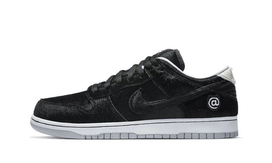 Nike SB Dunk Low Medicom Toy (2020) - CZ5127-001 - imagen 1