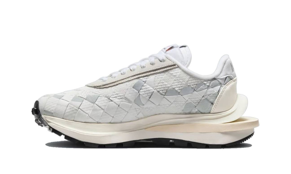 Jean Paul Gaultier x sacai x Nike LDVaporwaffle Mix White - DR5209-100 - imagen 1