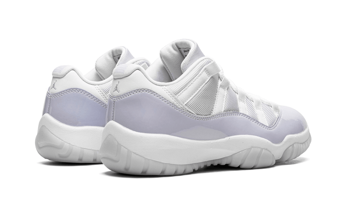 Air Jordan 11 Retro Low Pure Violet AH7860-101 — Vista 3