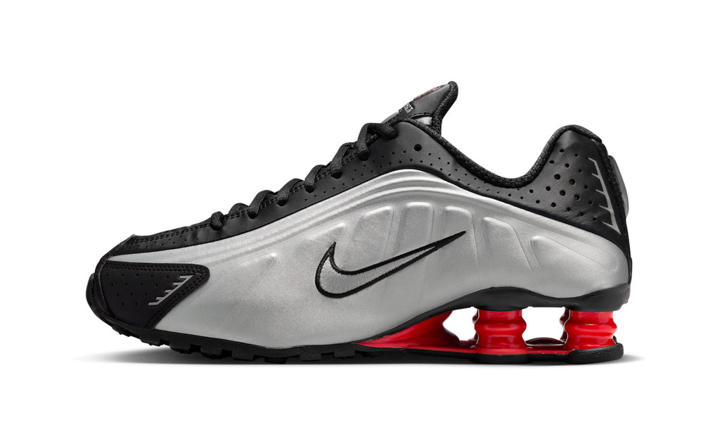 Nike Shox R4 Black Metallic Silver (2025) (Women's) — Foto 1