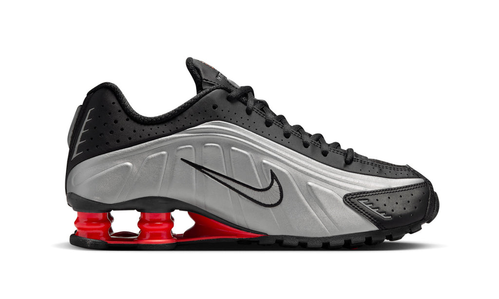 Nike Shox R4 Black Metallic Silver (2025) (Women's) — Foto 3