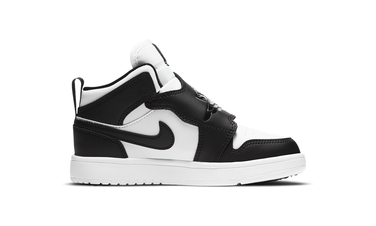 Sky Jordan 1 Black Whtie (PS) BQ7197-010 — Vista 2