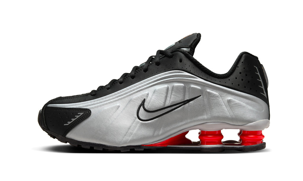 Nike Shox R4 Black Metallic Silver (2018/2024) — Foto 1