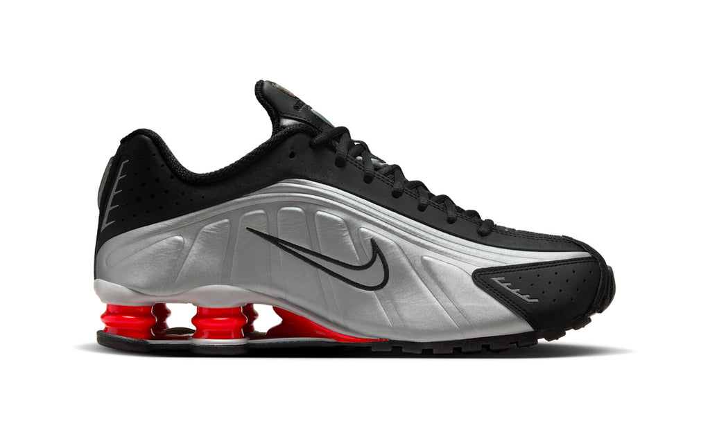 Nike Shox R4 Black Metallic Silver (2018/2024) — Foto 3