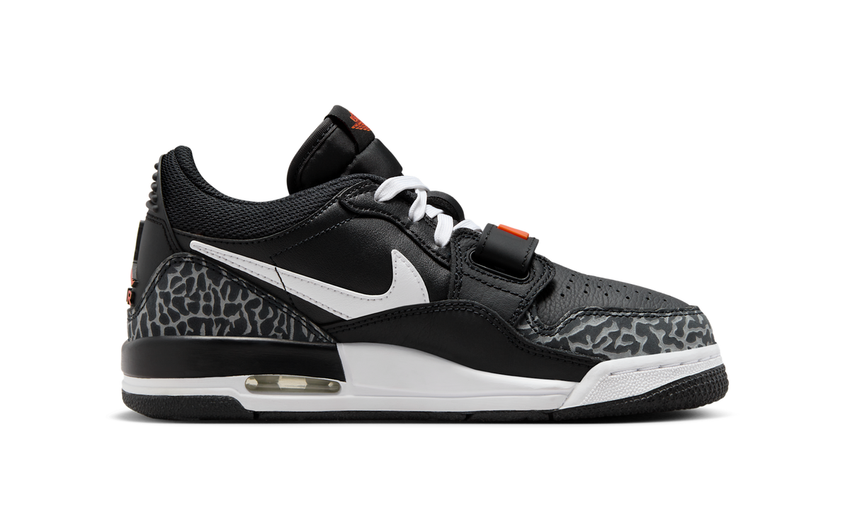 Air Jordan Legacy 312 Low Black White Safety Orange (GS) CD9054-018 — Vista 2