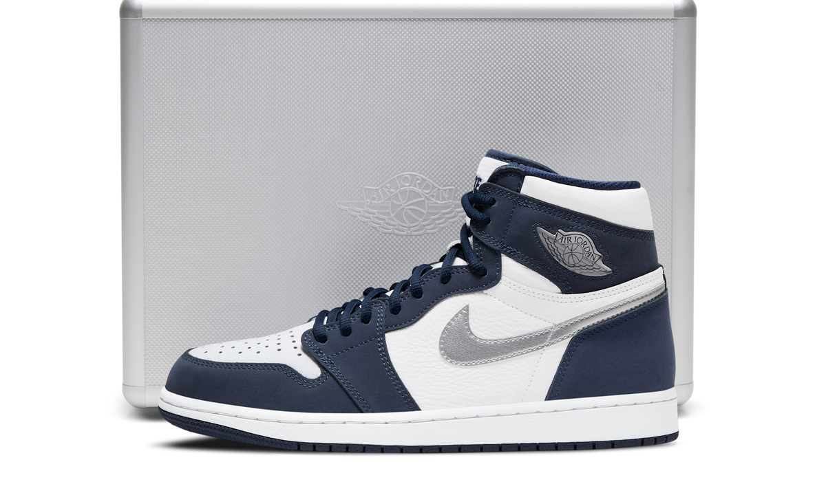 Air Jordan 1 Retro High CO.JP Midnight Navy (Suitcase) DB5877-100 — Vista 1