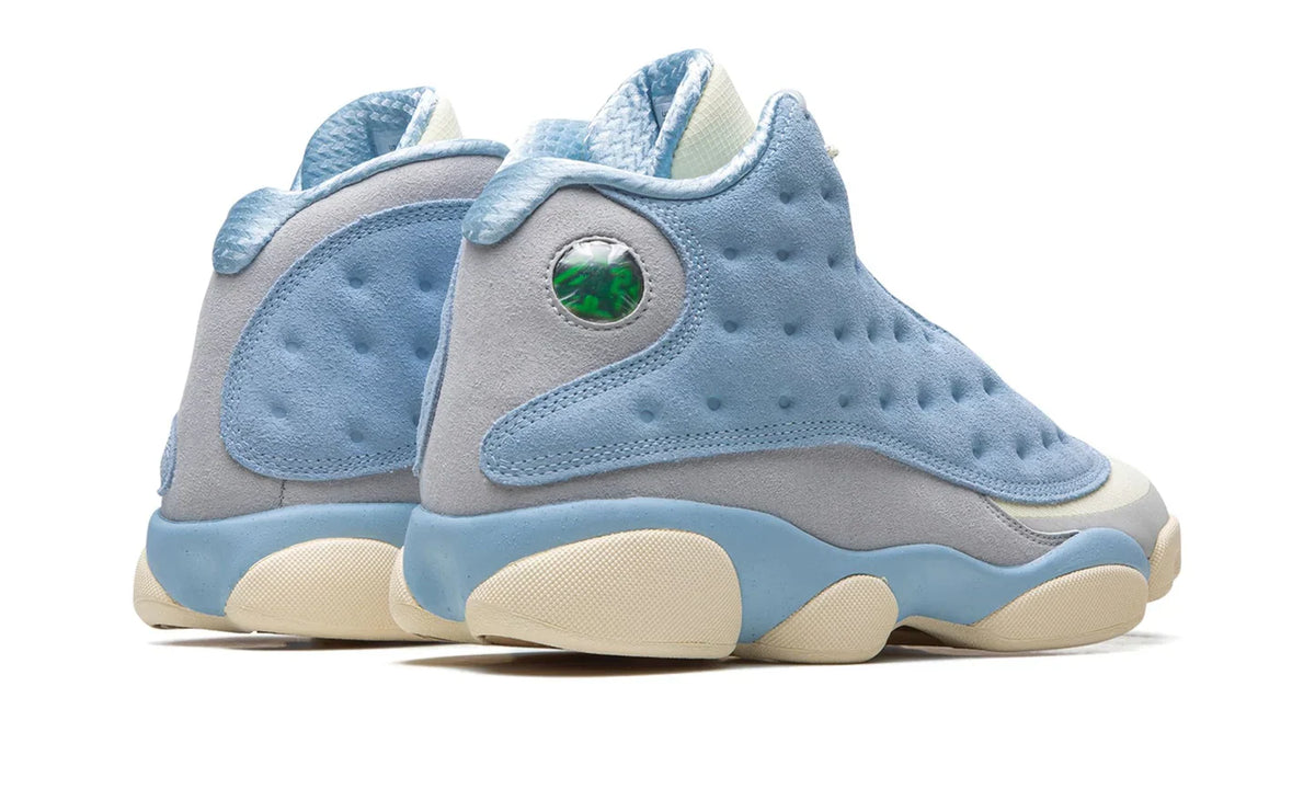 Air Jordan 13 Retro SoleFly DX5763-100 — Vista 3
