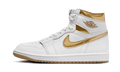 Air Jordan 1 Retro High OG Metallic Gold FD2596-107 — Vista 1