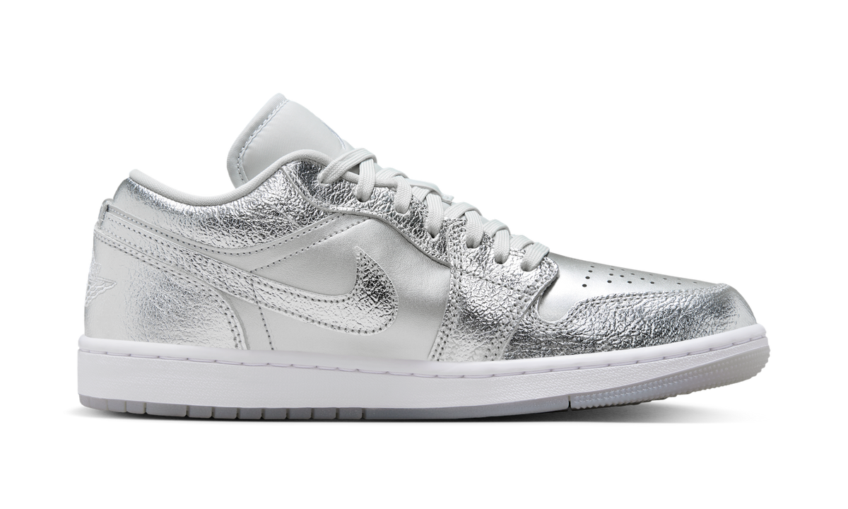 Air Jordan 1 Low SE Metallic Silver (Women's) FN5030-001 — Vista 2