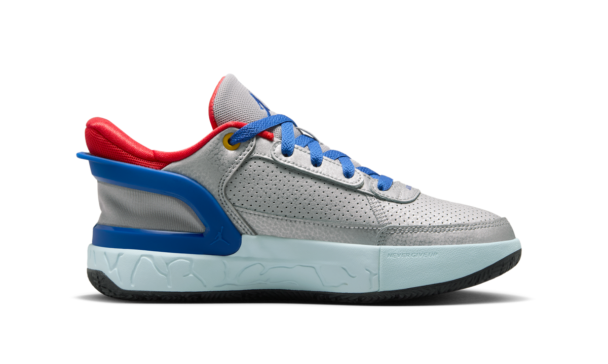 Air Jordan DAY1 EO Metallic Silver Light Crimson Glacier Blue Game Royal (GS) FQ1306-003 — Vista 2