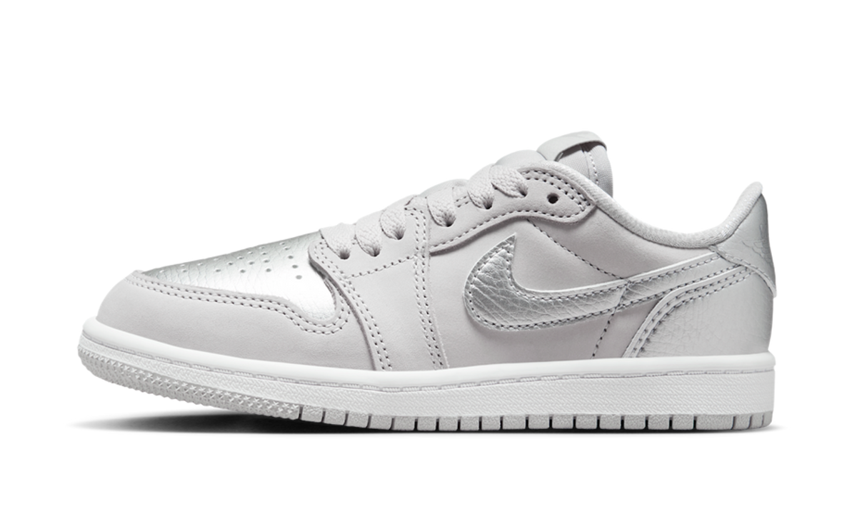 Air Jordan 1 Low OG Metallic Silver (PS) FQ5436-002 — Vista 1