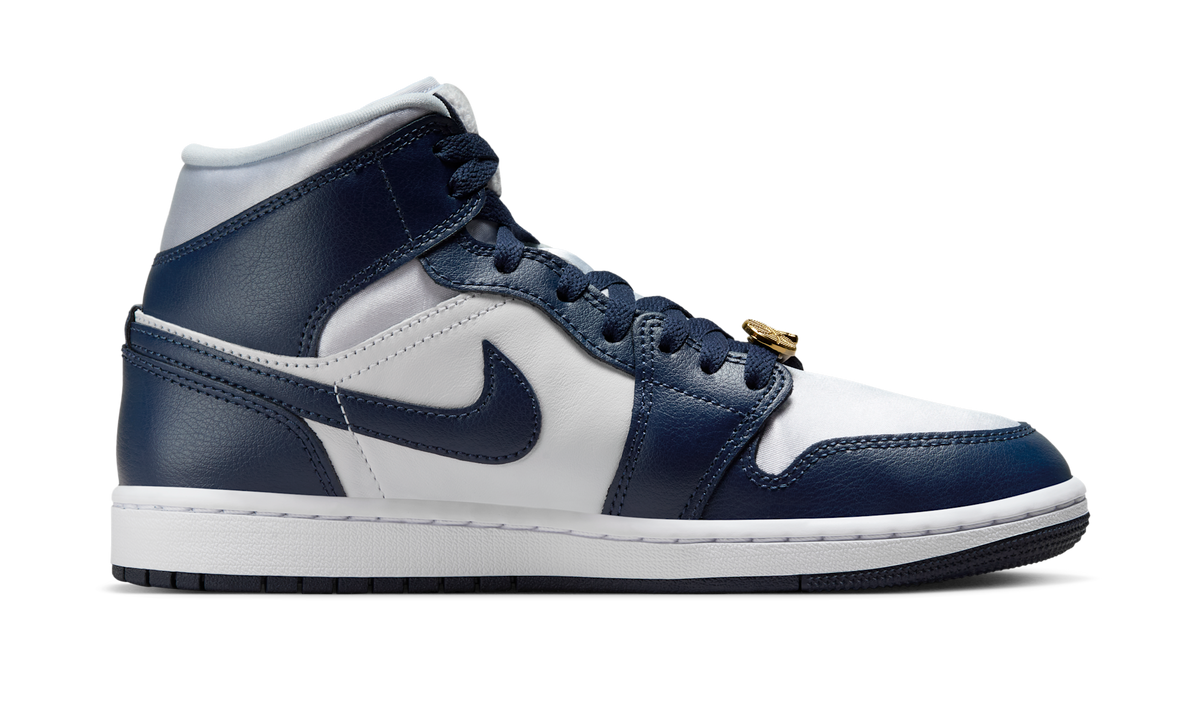 Air Jordan 1 Mid Football Grey White Midnight Navy (Women's) FZ8777-044 — Vista 2