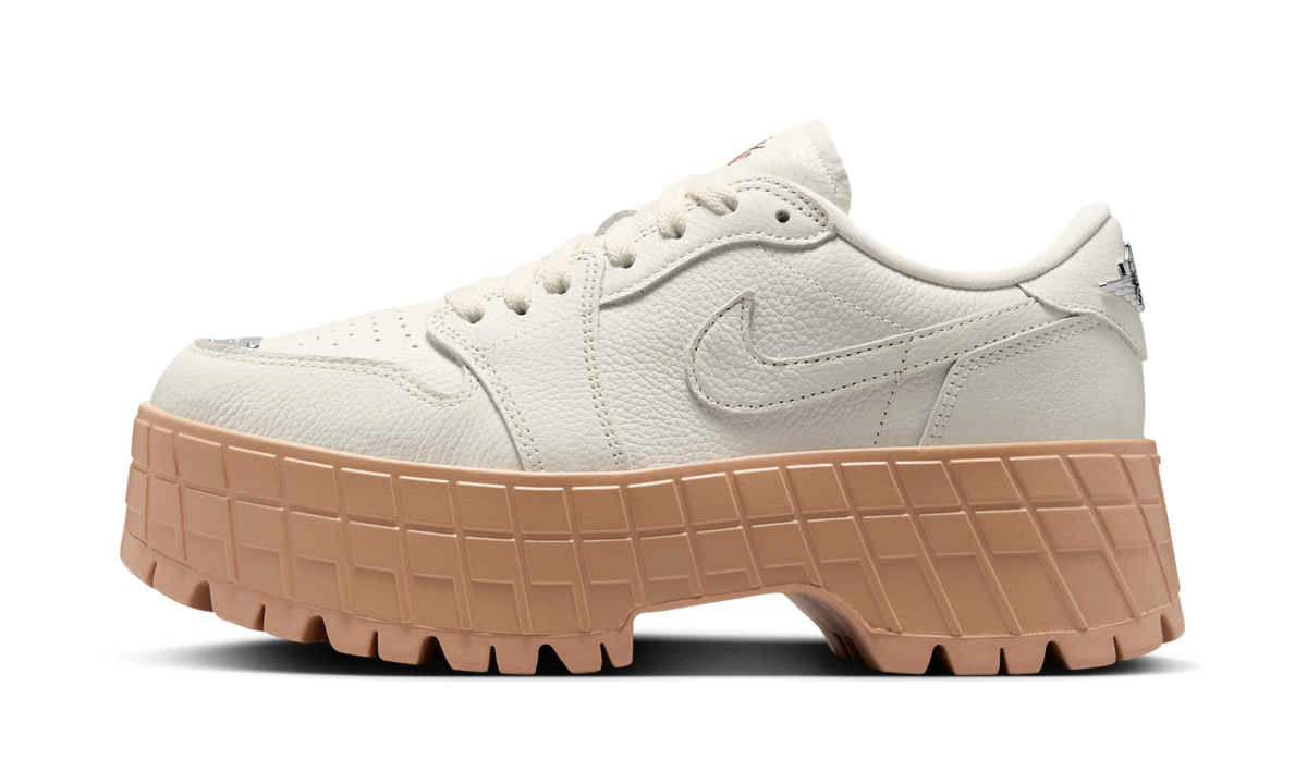 Air Jordan 1 Low Brooklyn Sail Rattan (Women's) HF3184-101 — Vista 1