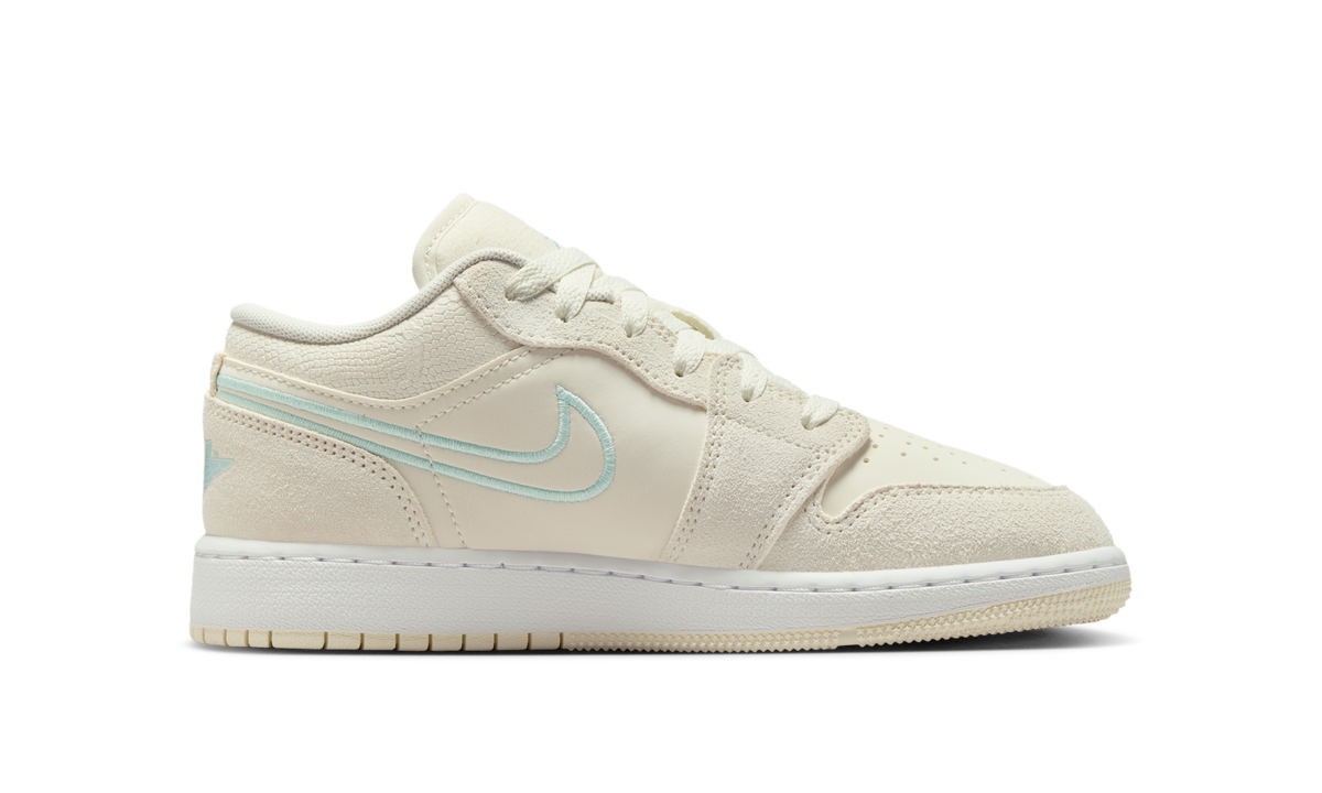 Air Jordan 1 Low SE Coconut Milk Igloo (GS) HJ5969-100 — Vista 2
