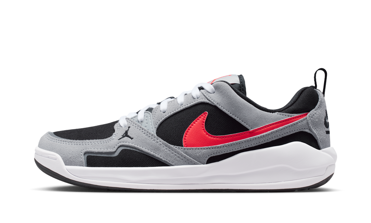 Air Jordan CMFT Era Black Wolf Grey Infrared HJ6777-006 — Vista 1