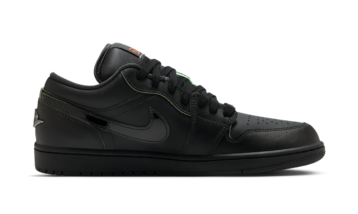 Air Jordan 1 Low SE Black Cat Mascot HM3690-001 — Vista 2