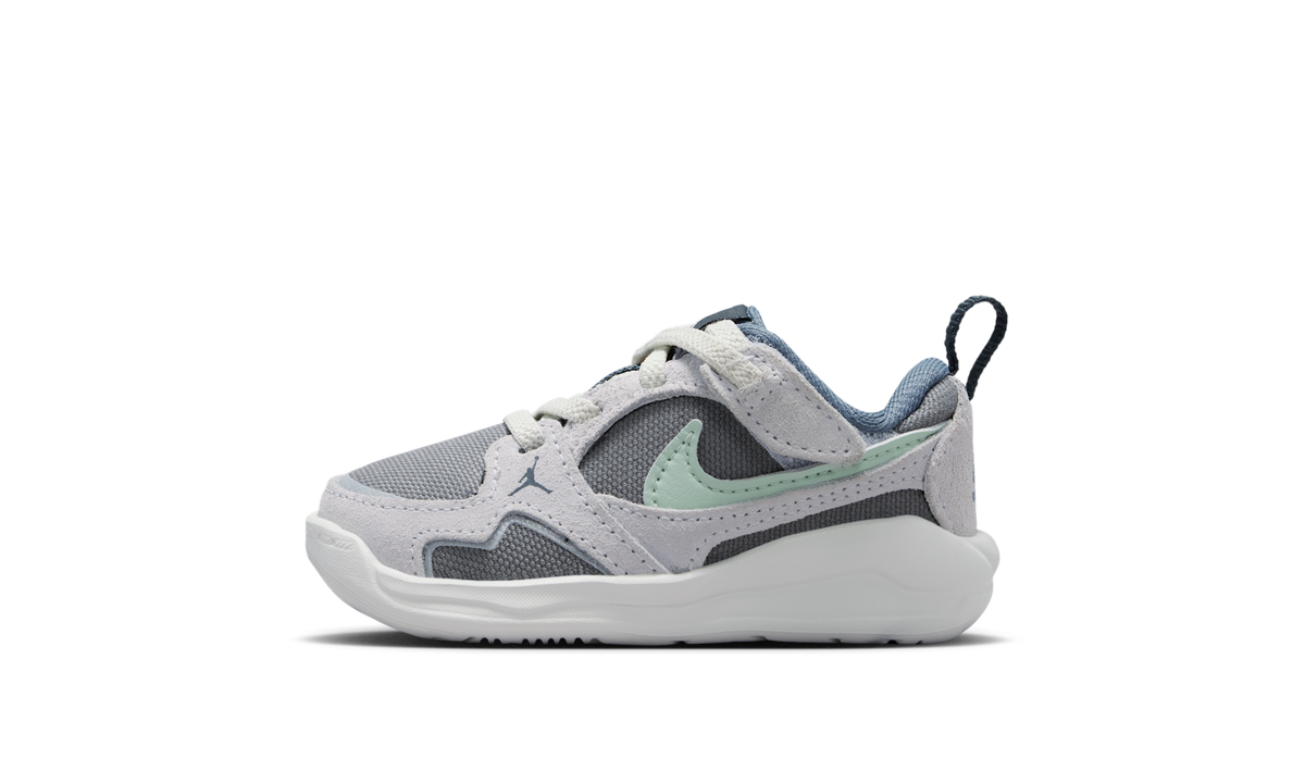 Air Jordan CMFT Era Cool Grey Iris Whisper Jade Aura (TD) HQ0508-003 — Vista 1