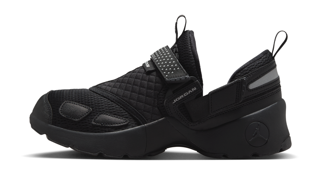 Air Jordan Trunner LX Triple Black (Women's) HQ2164-001 — Vista 1