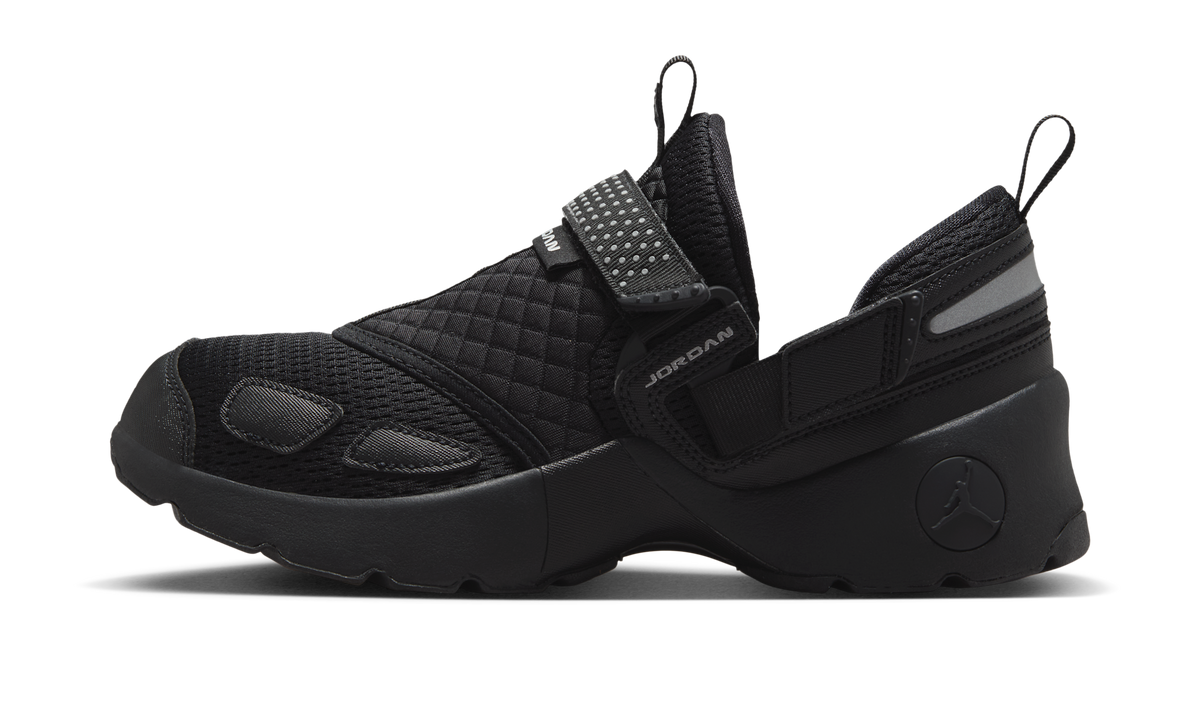 Air Jordan Trunner LX Triple Black (Women's) HQ2164-001 — Vista 1