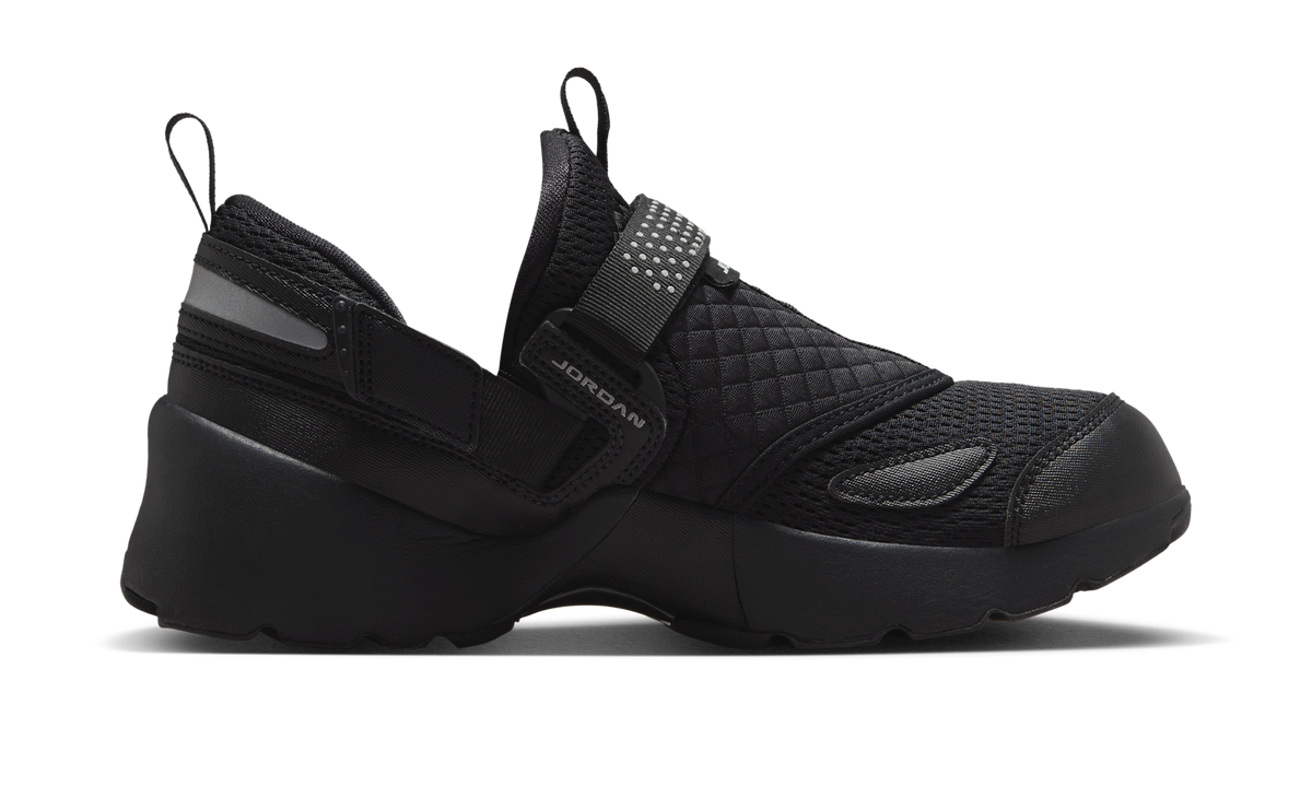 Air Jordan Trunner LX Triple Black (Women's) HQ2164-001 — Vista 2