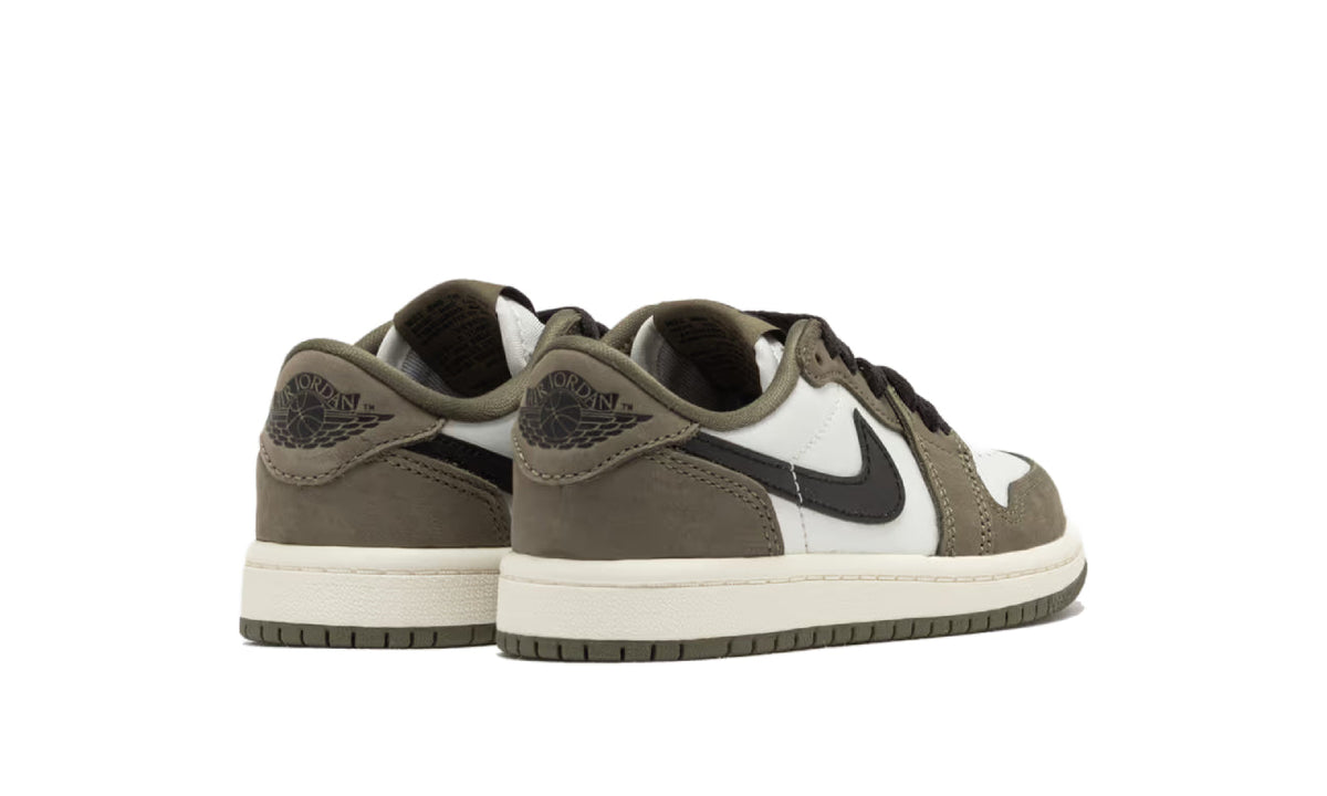 Air Jordan 1 Retro Low OG Medium Olive (PS) HQ6996-200 — Vista 3