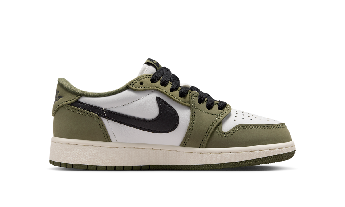 Air Jordan 1 Retro Low OG Medium Olive (GS) HQ6999-200 — Vista 2