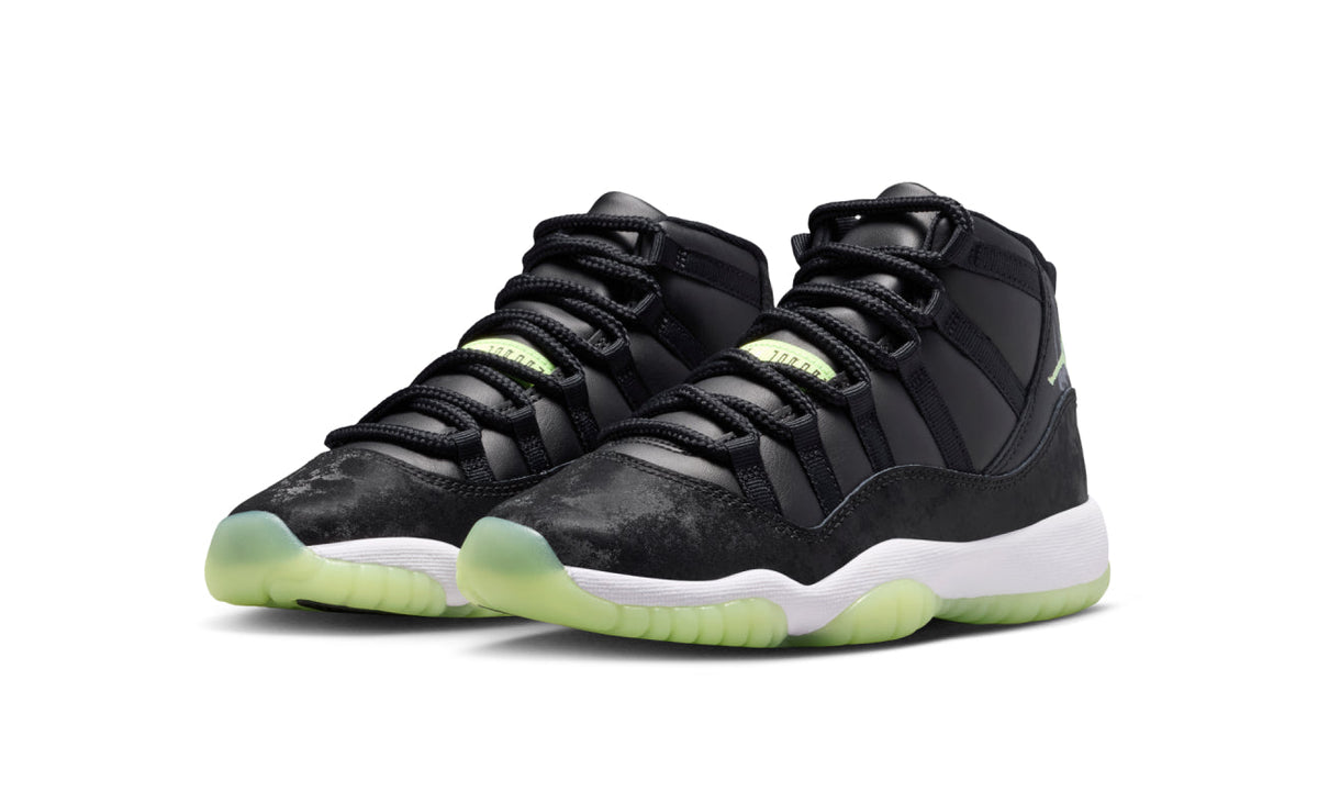Air Jordan 11 Retro Black Barely Volt (GS) IB1378-001 — Vista 2
