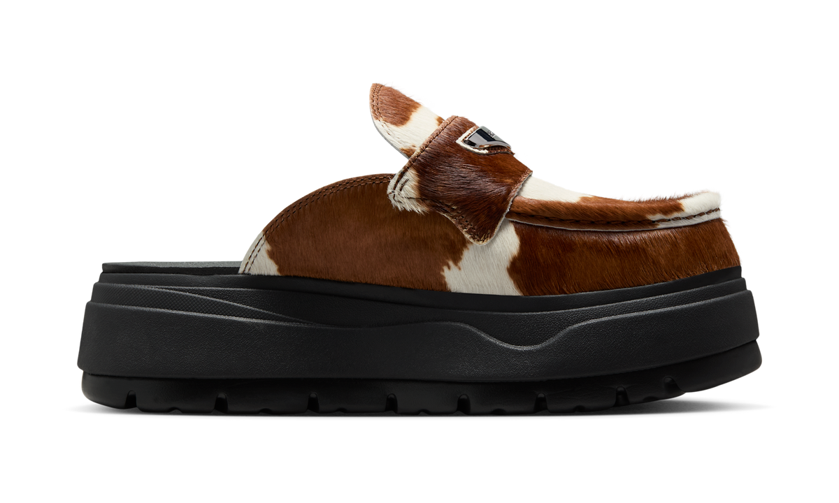 Air Jordan Mule Cow Print (Women's) IB1497-001 — Vista 2