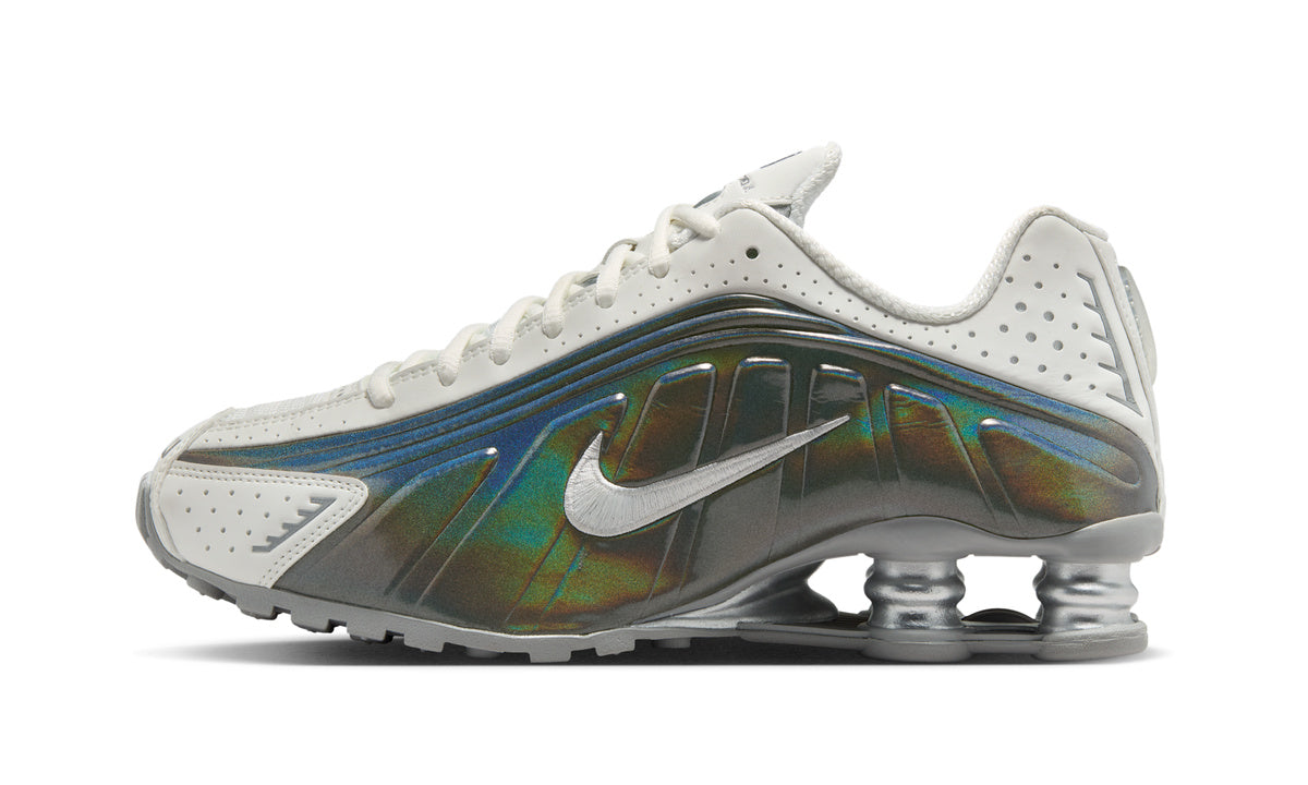 Nike Shox R4 White Iridescent (Women's) — Foto 1