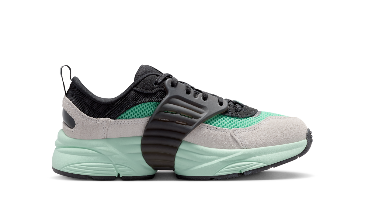 Air Jordan Trunner O/S Black Grey Green Glow (GS) II6531-004 — Vista 2