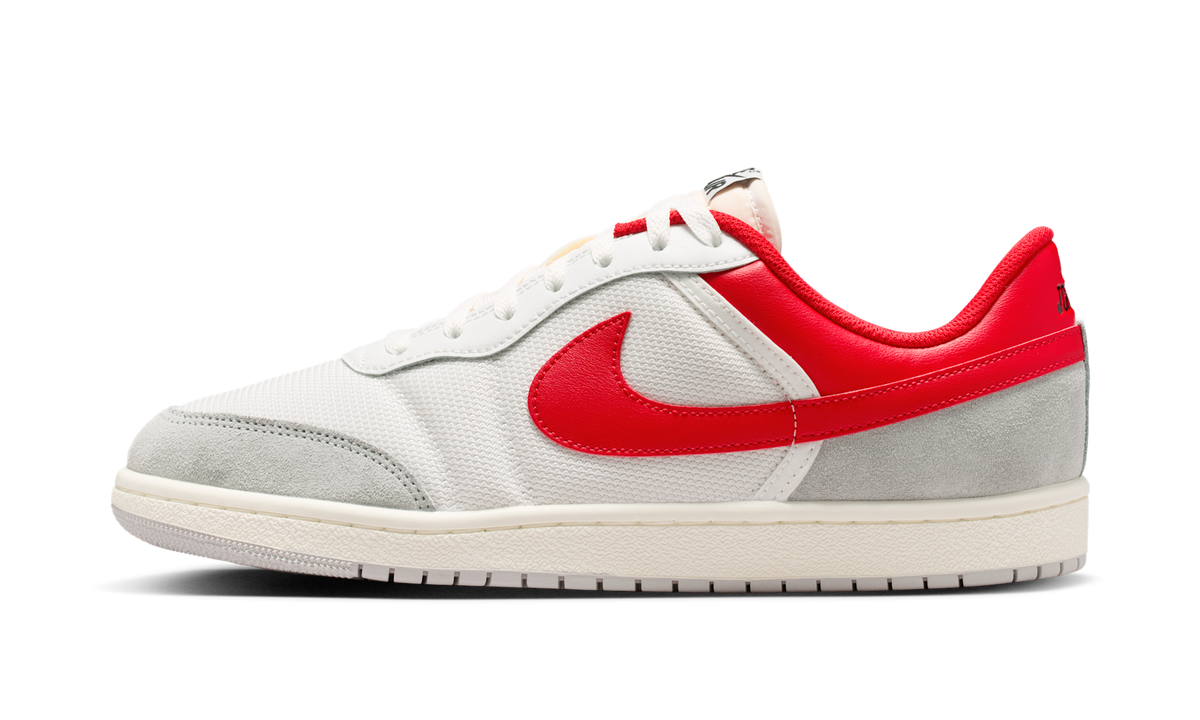 Air Jordan Skyline Low Summit White University Red Smoke Grey IM2055-102 — Vista 1