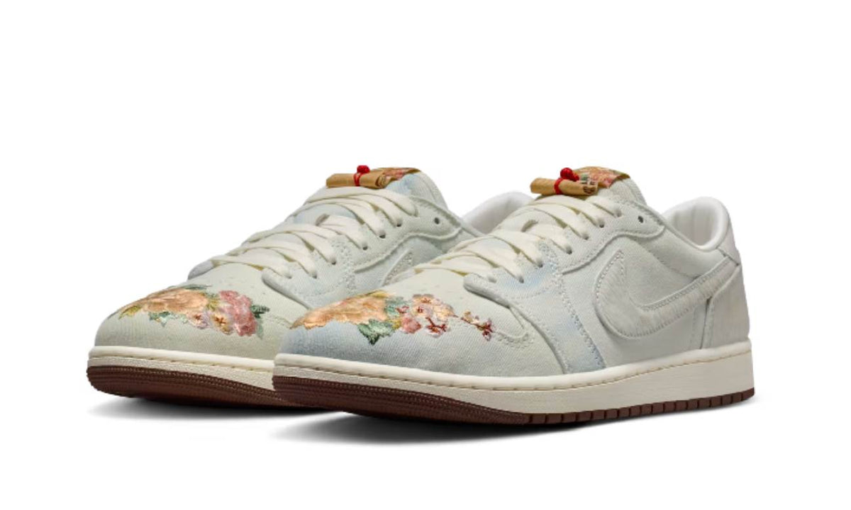 Air Jordan 1 Retro Low OG Football Grey Sail Light Chocolate (2026) IQ1108-011 — Vista 2