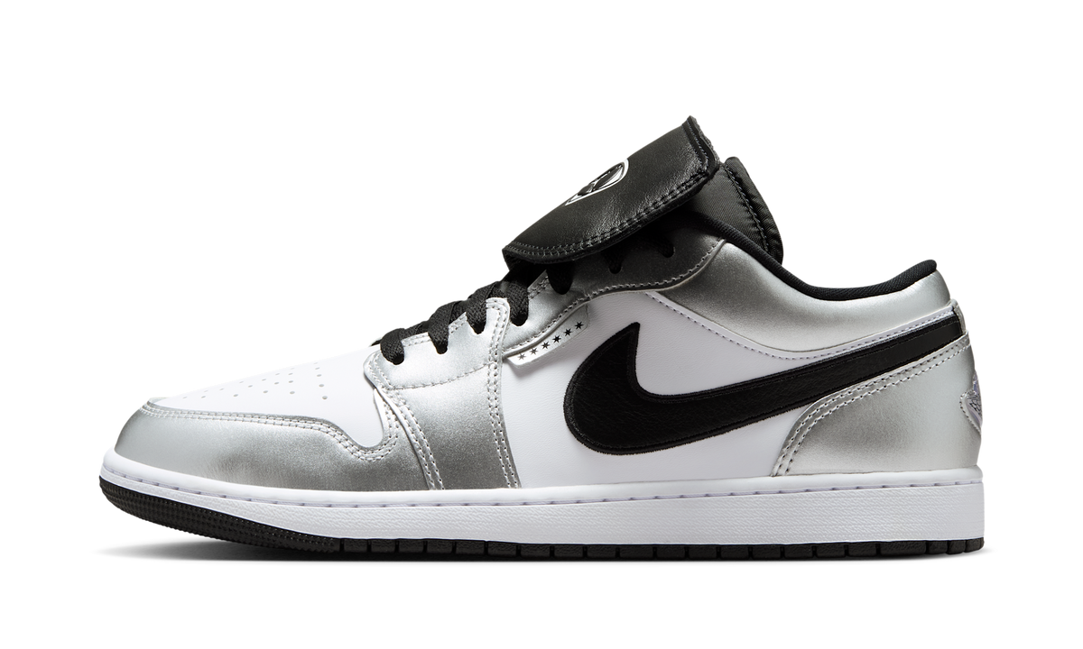 Air Jordan 1 Low SE Metallic Silver Tiempo (GS) IR2310-100 — Vista 1