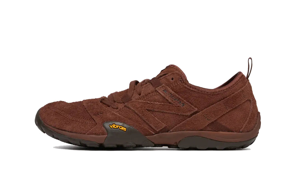 New Balance MT10 Brown MT10OPR — Vista lateral