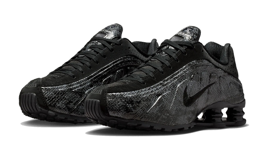 Nike Shox R4 Black Snakeskin (Women's) — vista 2