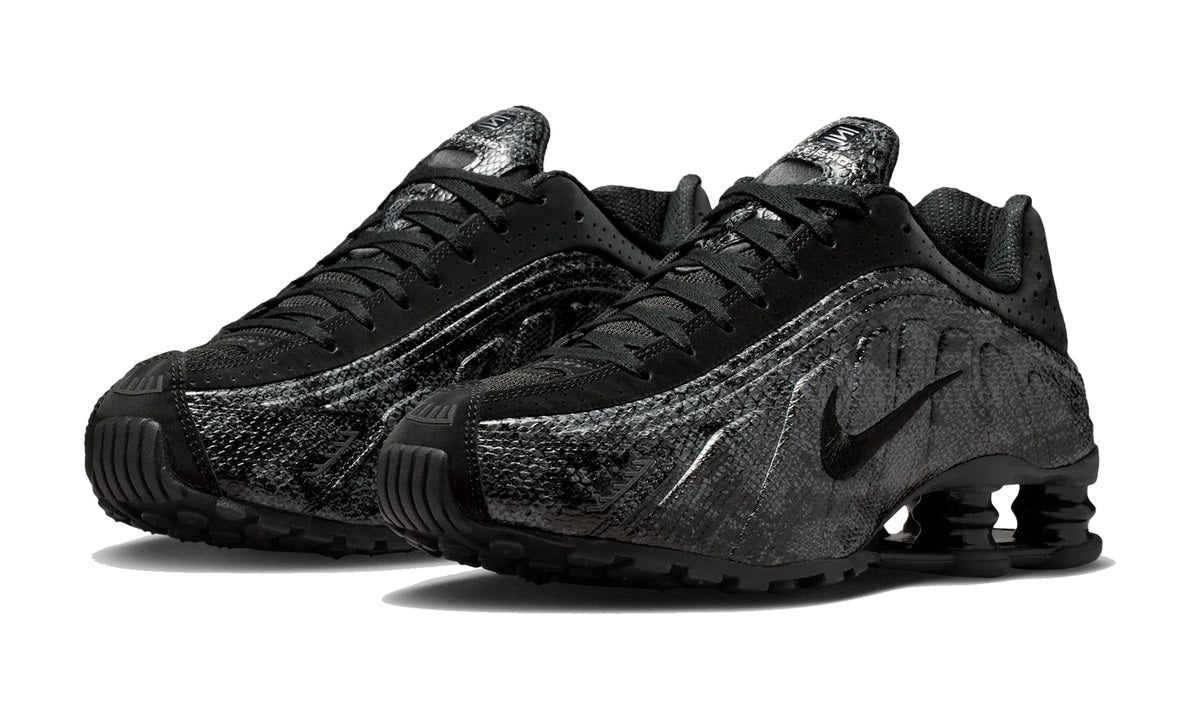 Nike Shox R4 Black Snakeskin (Women's) — vista 2