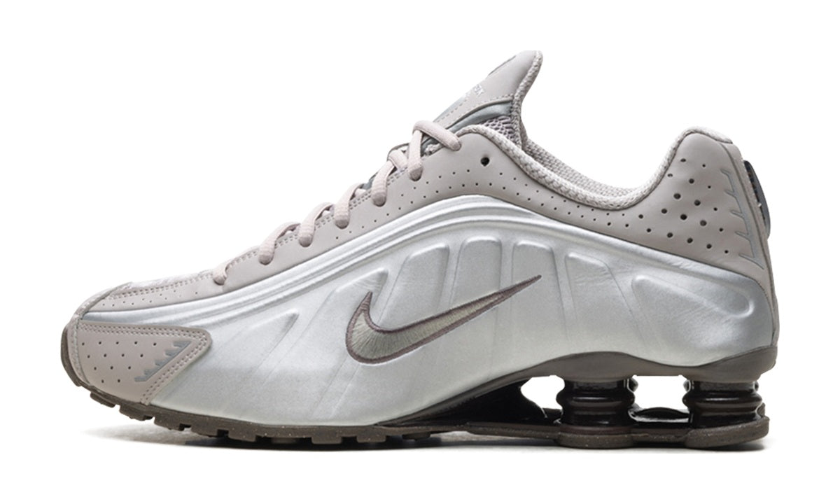 Nike Shox R4 Cave Stone — vista 1