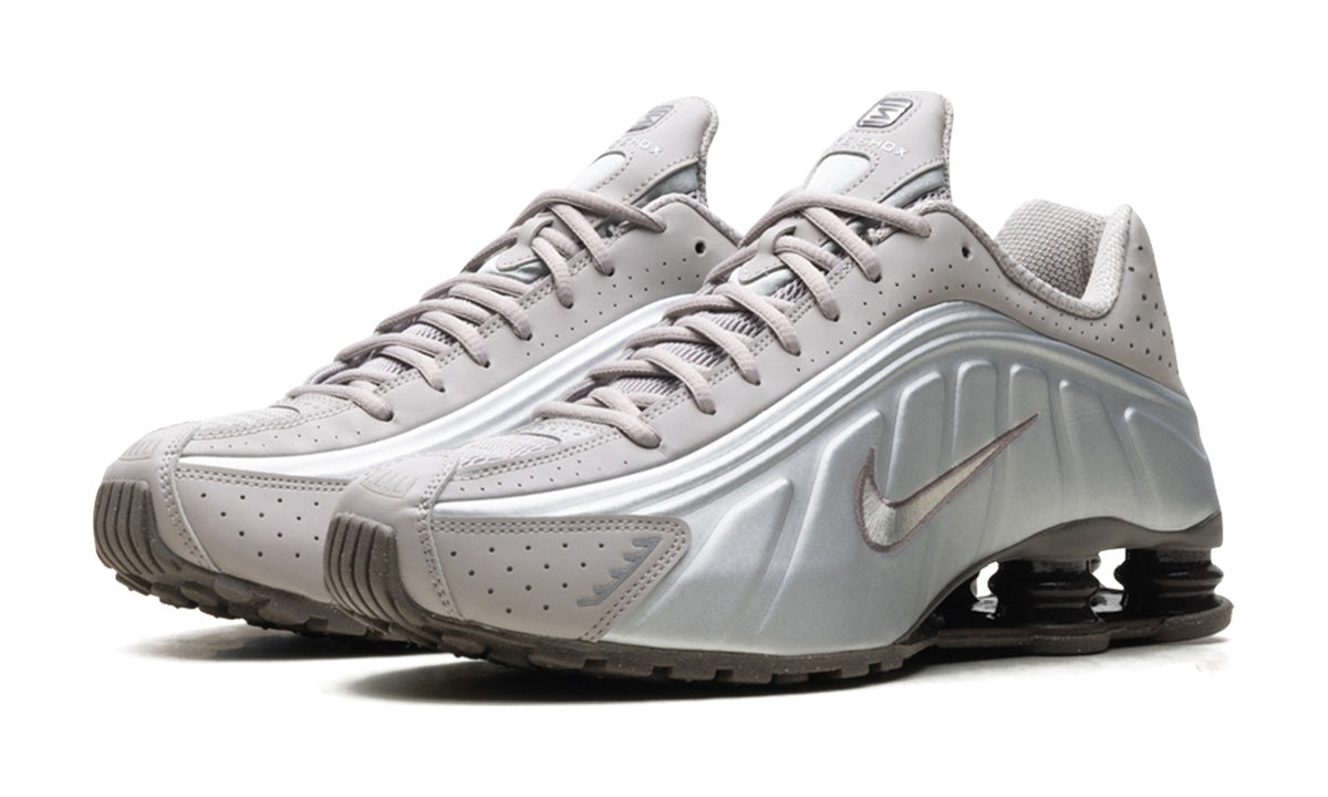 Nike Shox R4 Cave Stone — vista 2