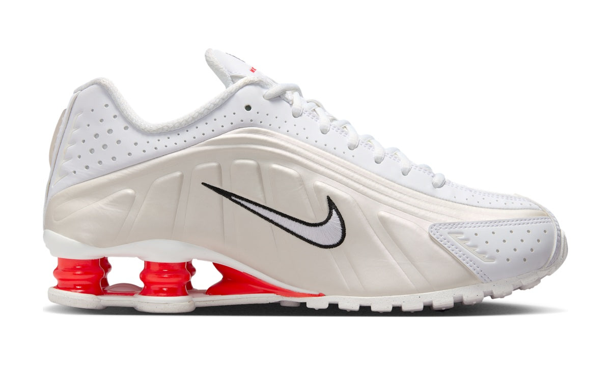 Nike Shox R4 White Phantom Picante Red (Women's) — vista 3