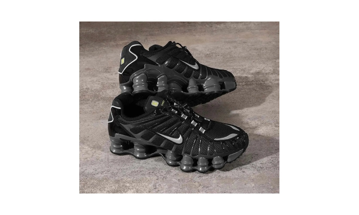 Nike Shox TL Black Iron Grey (Women's) — vista 2