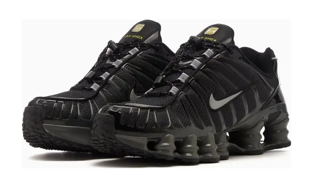 Nike Shox TL Black Iron Grey (Women's) — vista 3